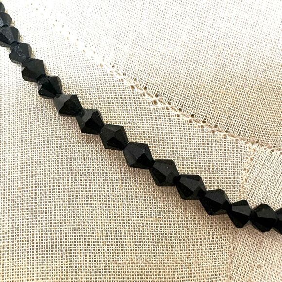 Black beaded necklace - Picture 2 of 8